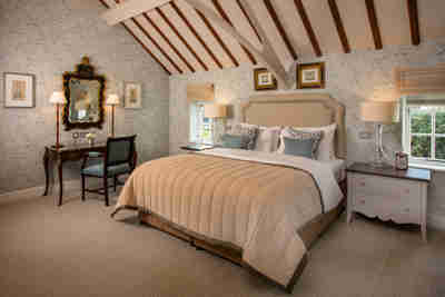 Hotel room (2)