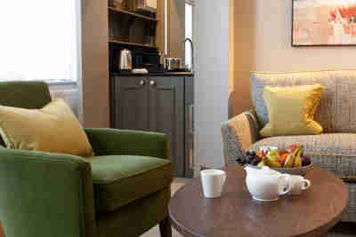 Courtyard.Rm.18.Bar Tea.Pot