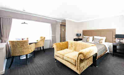 Foxhills Room 9