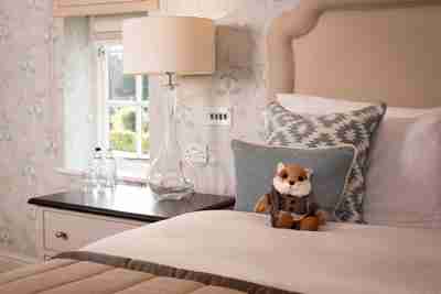 Foxhills Club And Resort Deluxe Suite Room 16 Bedroom Shot C (1)