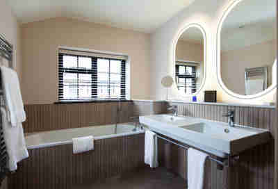 Courtyard.Rm1.Bathroomwide