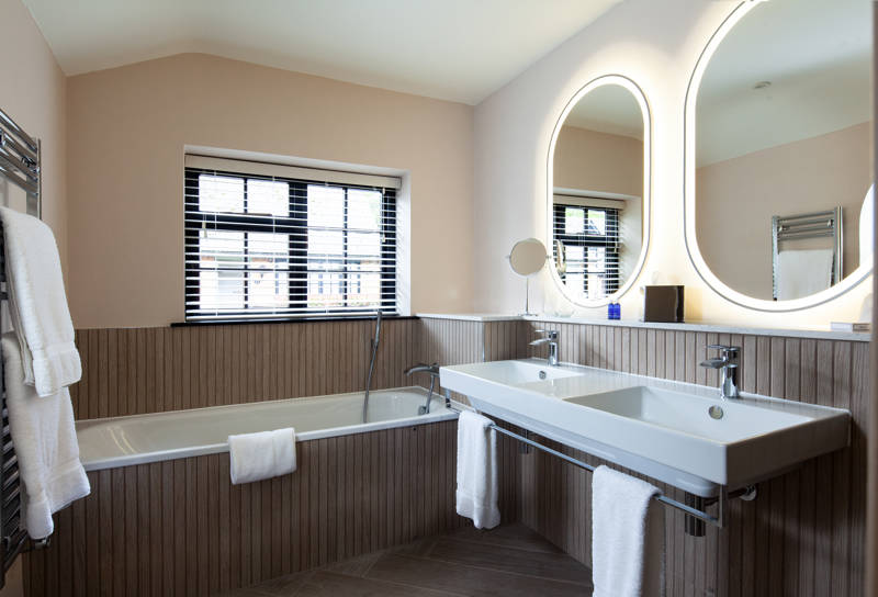 Courtyard.Rm1.Bathroomwide