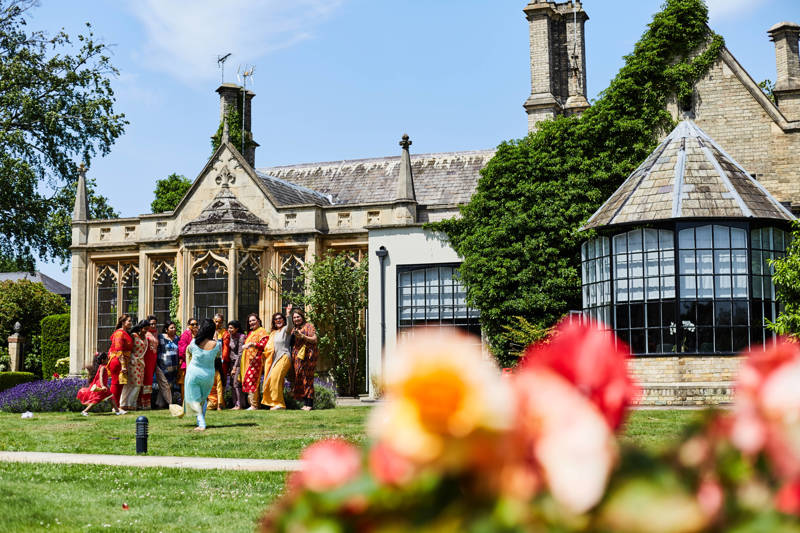 Party guests outdoors (1)